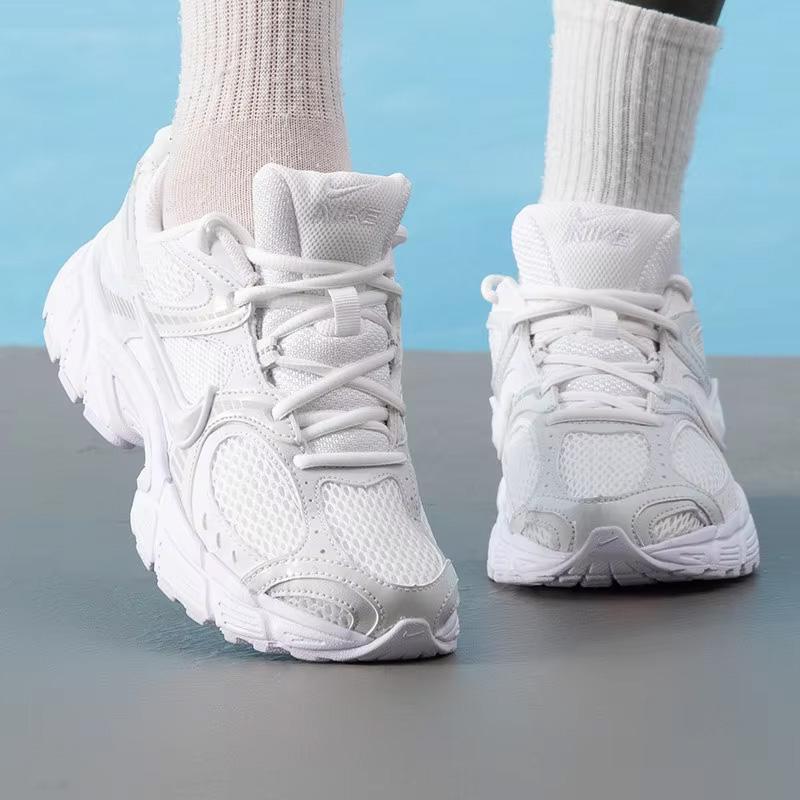 Nike W NIKE V5 RNR HQ7901-101  – обзор и цена Women Shoes Running Nike
