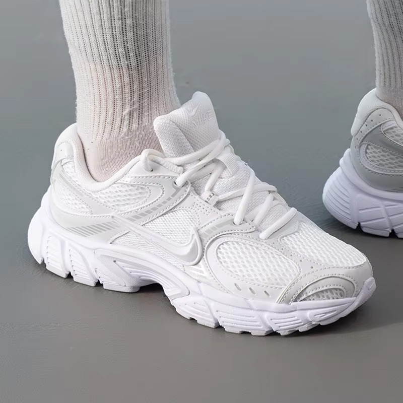 Nike W NIKE V5 RNR HQ7901-101  – обзор и цена Women Shoes Running Nike