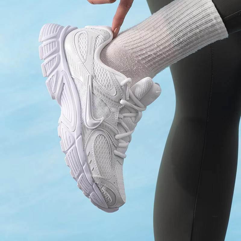 Nike W NIKE V5 RNR HQ7901-101  – обзор и цена Women Shoes Running Nike